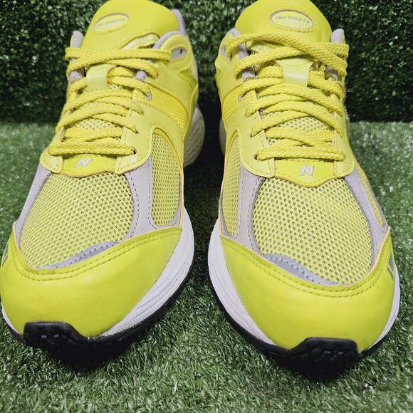 New Balance 2002R Sulphur Yellow Neon Athletic Casual Sneakers Mens Size 10.5 - Picture 3 of 10